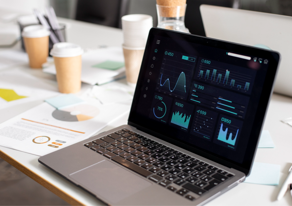 Tableau de bord avec graphiques et indicateurs de performance